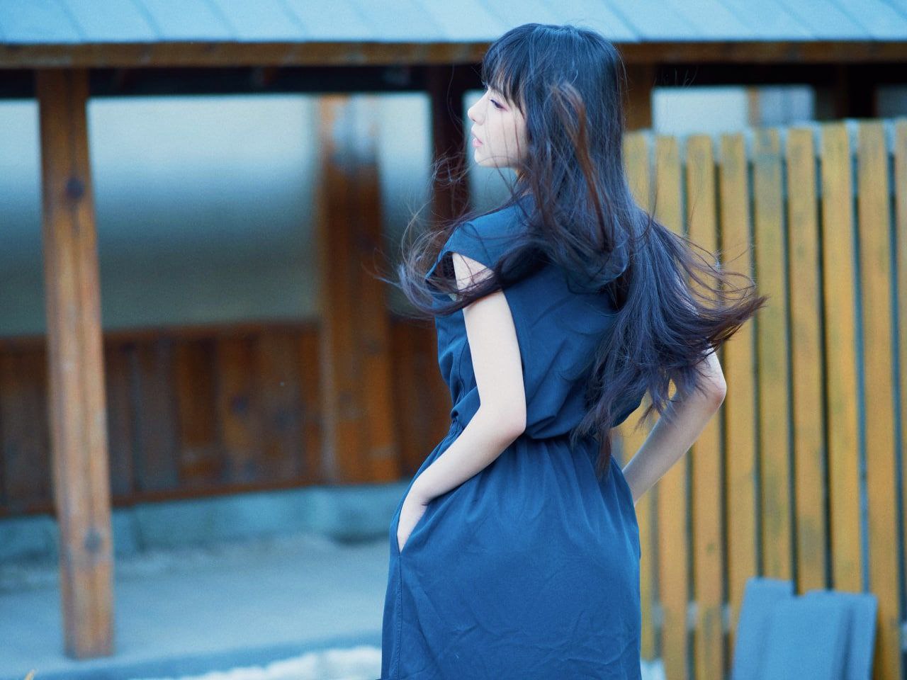 老师掀起内衣喂我奶头动态图